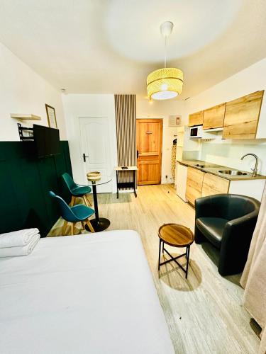 BtoBed - Location Professionnelle - 2 Studios Confort - Proche Parc des Expos et Stade de France in La Courneuve