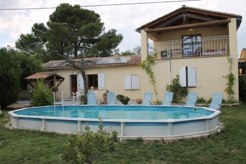 Villa de 4 chambres avec piscine privee jardin clos et wifi a Villeneuve les Avignon - Location, gîte - Villeneuve-lès-Avignon