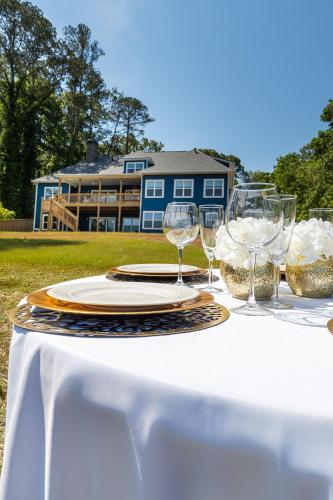 Stunning Lakefront Retreat on Jodeco - Your Perfect Getaway Awaits! in Jonesboro, USA
