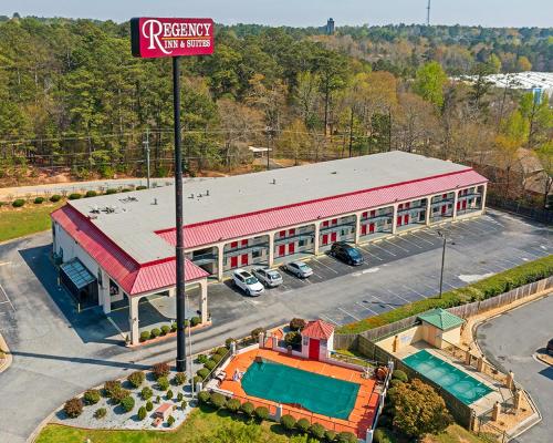 Regency Inn & Suites - image 10