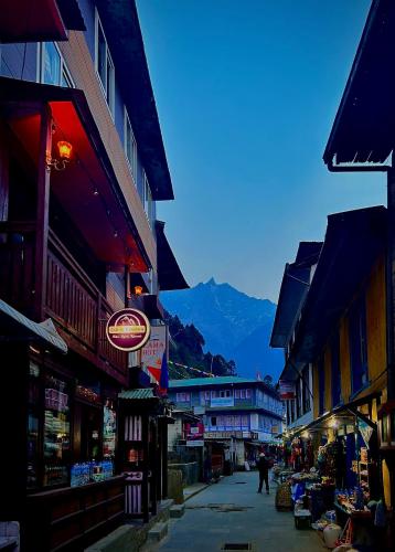 Lama Hotel - Cafe De Himalaya