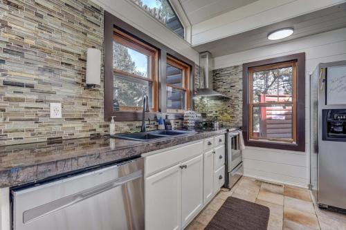 4BD with Large Deck Amazing Mountain Views in Cascade-Chipita Park, USA