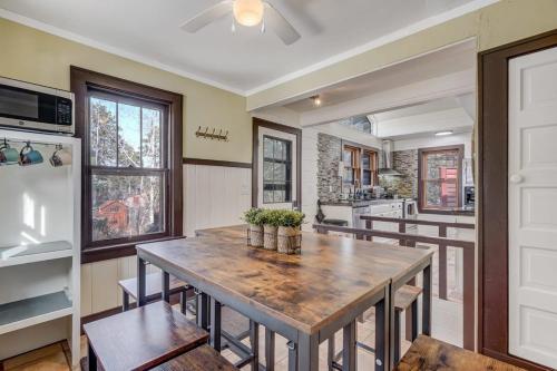 4BD with Large Deck Amazing Mountain Views in Cascade-Chipita Park, USA