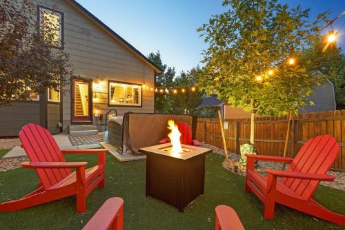 Hot Tub Backyard Oasis 4BD-2 Work Stations in Colorado Springs, USA