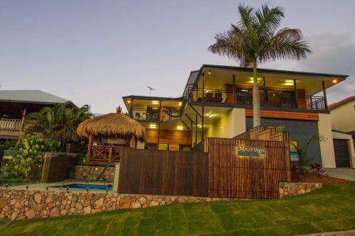 . Moorings - Beach house with pool in beautiful 1770