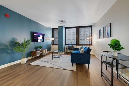 1B1B Upscale Charm Valet Gym Lounge Roku in Pittsburgh, USA