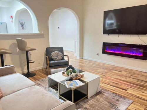 Extravagant Home in Heart of Houston 2King 1Queen in Houston, USA