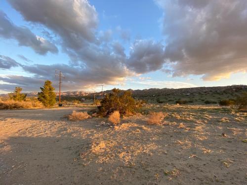 The Seven Chakras; Pool, Stargazing Deck & Spa in Joshua Tree, USA