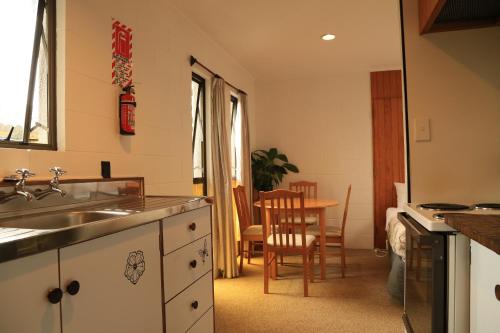 مطبخ, باباكورا موتور لودج آند موتيل (Papakura Motor Lodge and Motel) in باباكورا