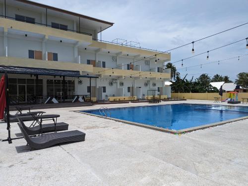 Piscina, Hotel Apex Dobo in Dobo