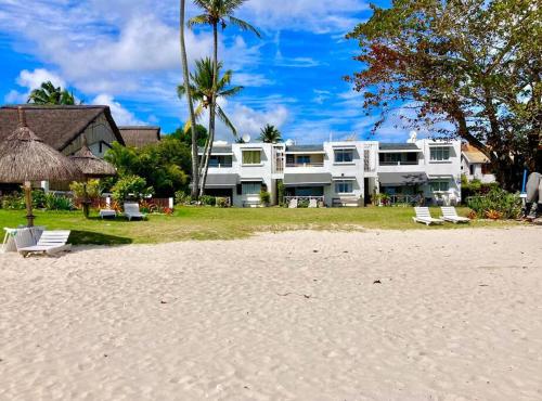 Lovely 3 bedroom beach house on a sandy beach