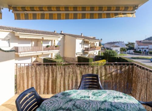 Apartamento Laura Mar con piscina en La Fosca in Sant Joan de Palamos