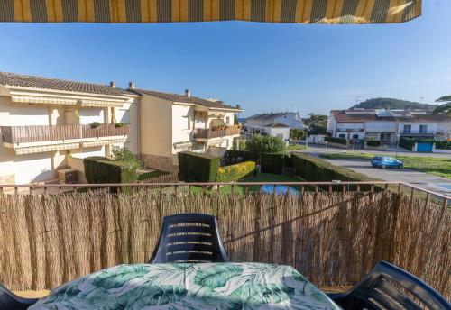 Apartamento Laura Mar con piscina en La Fosca in Sant Joan de Palamos