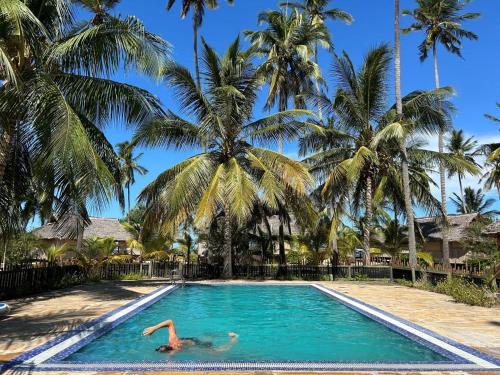 Peldbaseins, Barry's Beach Resort in Pangani