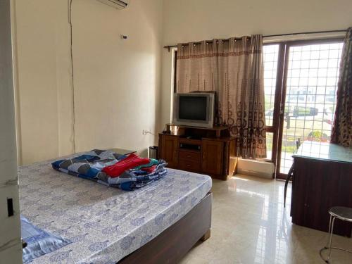 Greentech city vedic village aqua golf villa photo 4