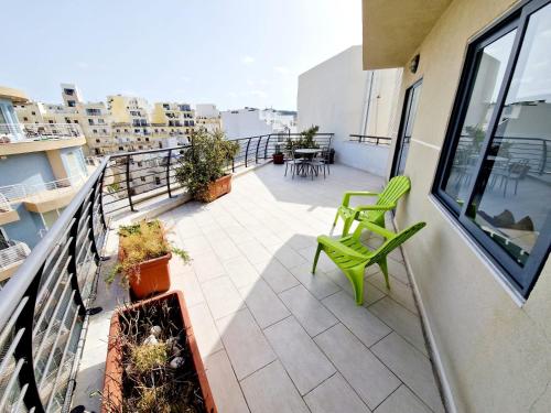 Penthouse with Large Terrace close to Seafront