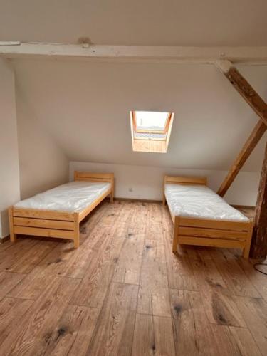 3 double beds, 12 twin beds