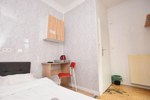 Double Room with Shared Bathroom image 10