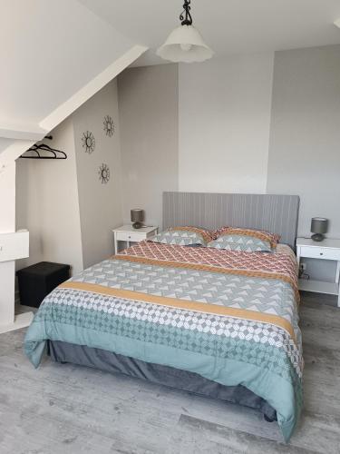 Grande Maison de plain pied avec jardin arboré. (Grande Maison de plain pied avec jardin arbore.) in Bleneau