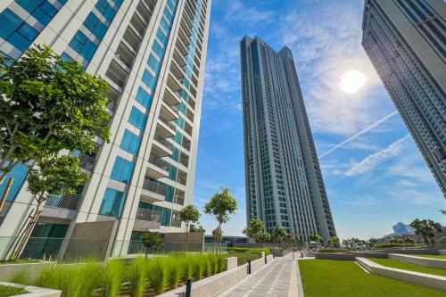 Burj Khalifa & Dubai Mall Views 2-Bedroom Home - main image