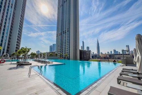 Burj Khalifa & Dubai Mall Views 2-Bedroom Home - image 14
