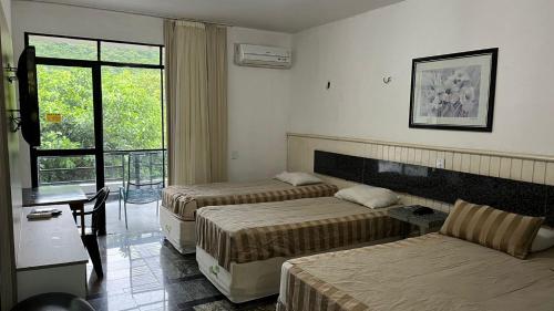 1 double bed, 2 twin beds