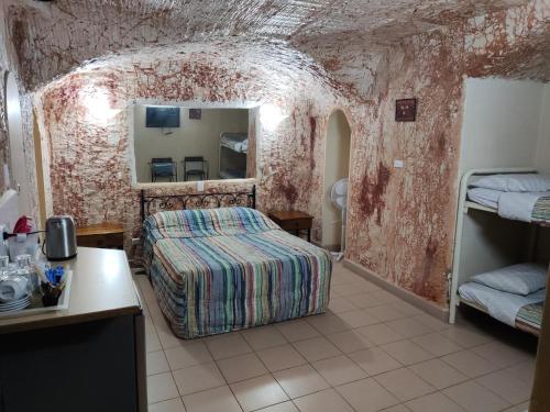 Radeka Downunder Underground Motel Room Type - Double Room with Private Bathroom