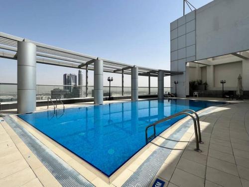 Studio w/Pool & Gym Near Burj Khalifa & Dubai Mall - image 8