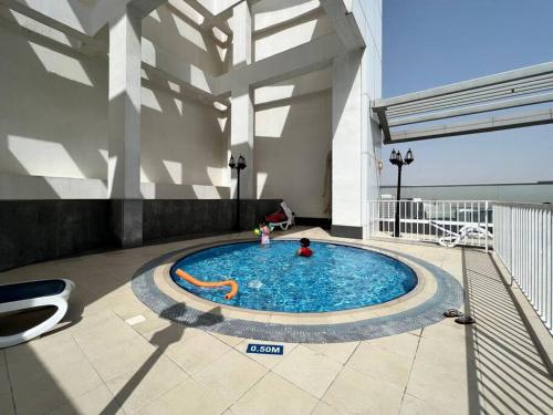 Studio w/Pool & Gym Near Burj Khalifa & Dubai Mall - image 11