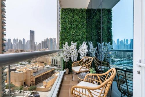 Stylish Studio Walk to Dubai Mall & Burj Khalifa with Pool, Gym & Balcony, Dubai (Foto 2)