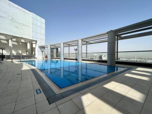 Studio w/Pool & Gym Near Burj Khalifa & Dubai Mall - image 10
