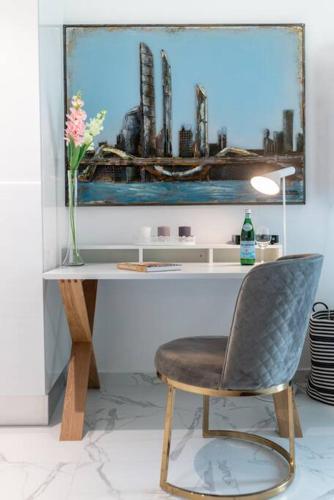 Studio w/Pool & Gym Near Burj Khalifa & Dubai Mall Dubai
