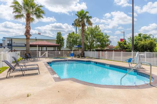 Microtel Inn & Suites by Wyndham Kingsland - image 9