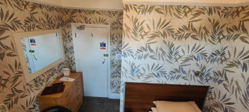 Brooke House - image 14