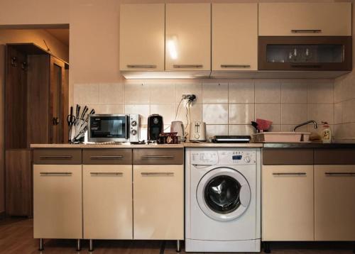 Orczy Forum apartment with free parking, Будапешт