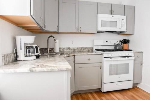 Large 2 Bedroom Great Location Close to Everything detail