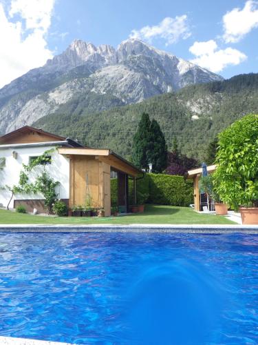 Szabadtéri fürdő, Haus Thomas in Telfs