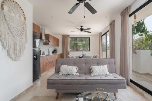 2BD with Rooftop Pool near Beach - image 3
