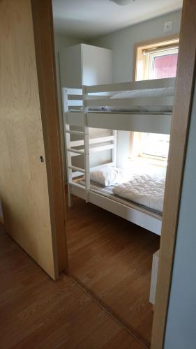 2 bedrooms, 3 beds