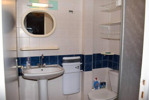 Two-Bedroom Apartment with Sea View image 5