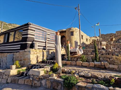 . My Grandfathers House Dana Heritage and Eco Lodge