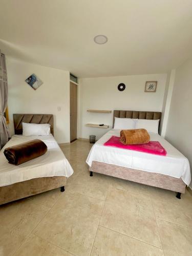 1 double bed, 1 twin bed
