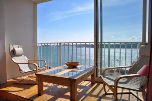 Appartement avec SUPERBE VUE MER et terrasse, à 100m plages à TREGASTEL - Ref 97 - Location saisonnière - Trégastel