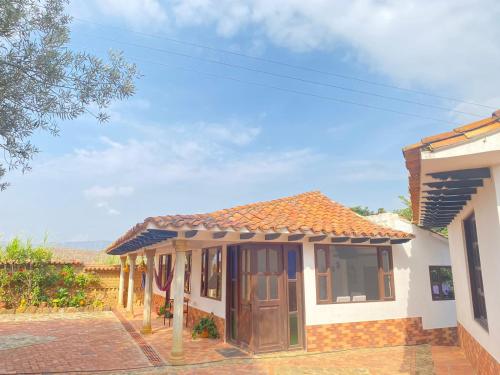 3 bedrooms, 9 beds