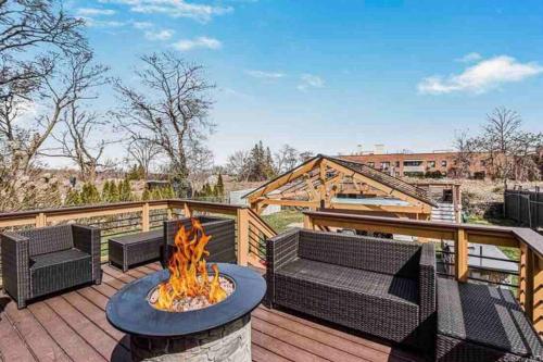 Entire home- pool, gym, theater. 10 min from NYC. in Yonkers, Vereinigte Staaten von Amerika
