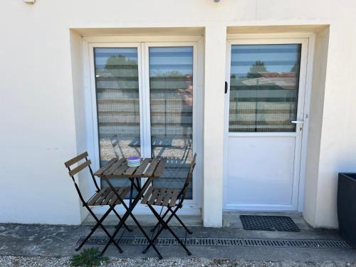 Зовнішній вигляд готелю, Studio calme, la campagne a 5 minutes de la ville in Luynes