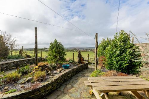 HIGH TREES BYRE - Two bed Cottage with Log Burner & Incredible Views