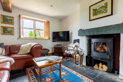 HIGH TREES BYRE - Two bed Cottage with Log Burner & Incredible Views