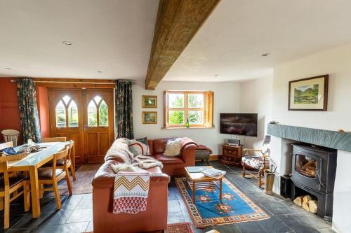 HIGH TREES BYRE - Two bed Cottage with Log Burner & Incredible Views