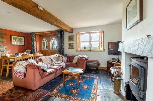 HIGH TREES BYRE - Two bed Cottage with Log Burner & Incredible Views